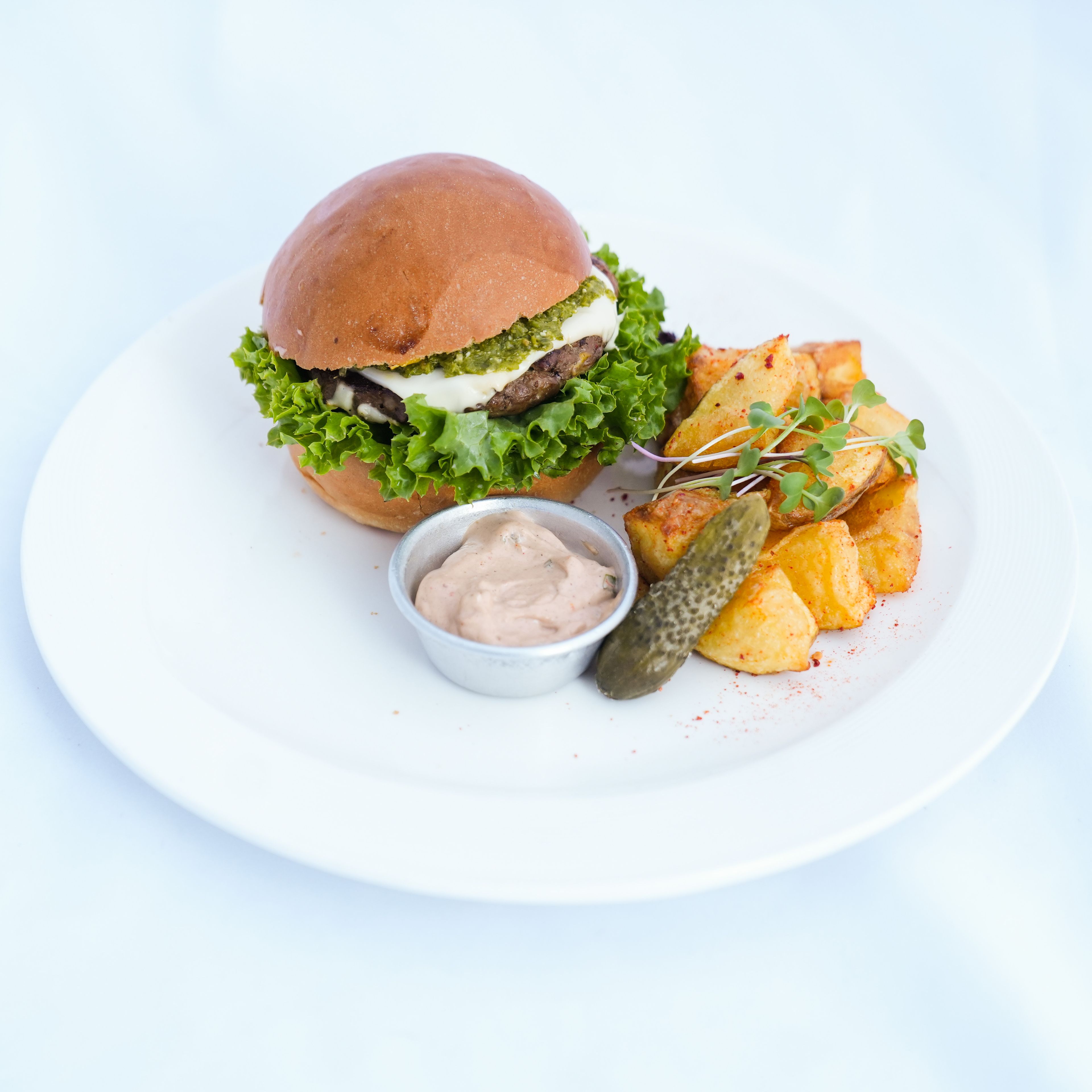 برگر با تاپینگ هالوپینو سیدز ( تند )