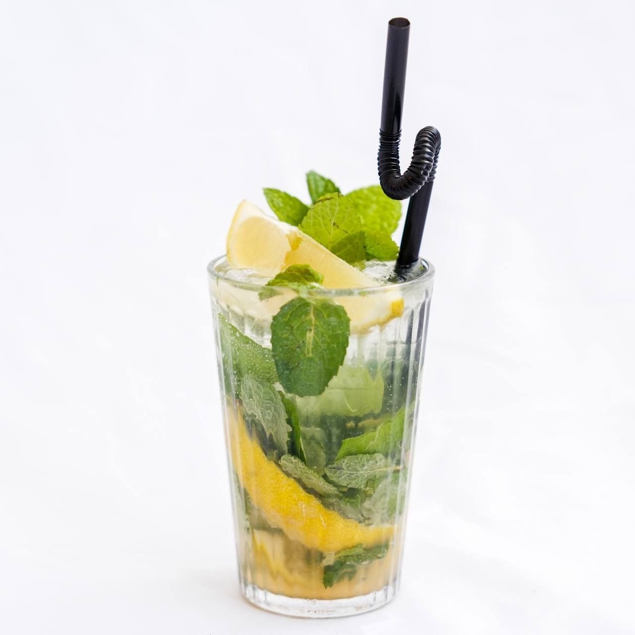 موهیتو ( لیموناد + نعنا )