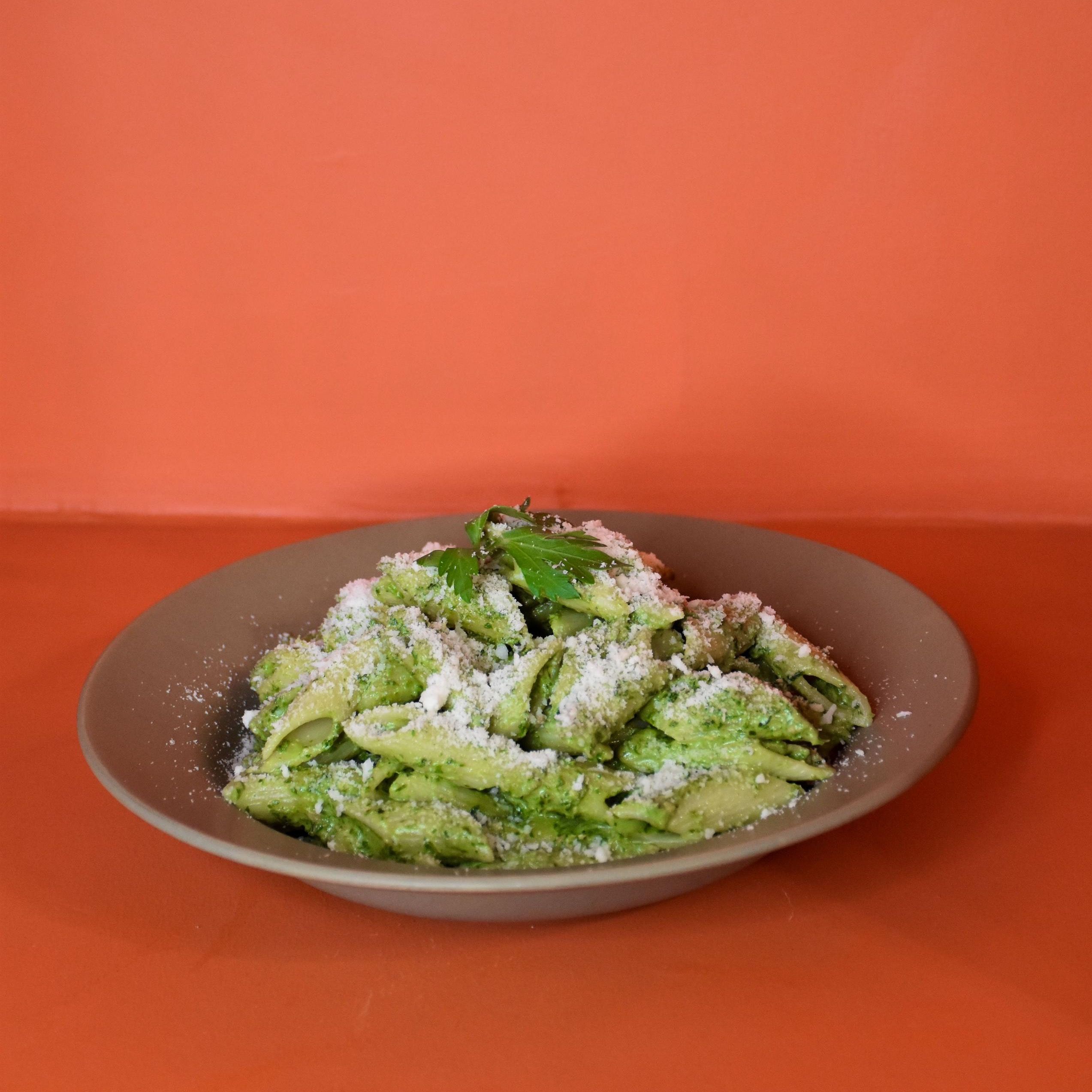 پنه مرغ با سس پستو