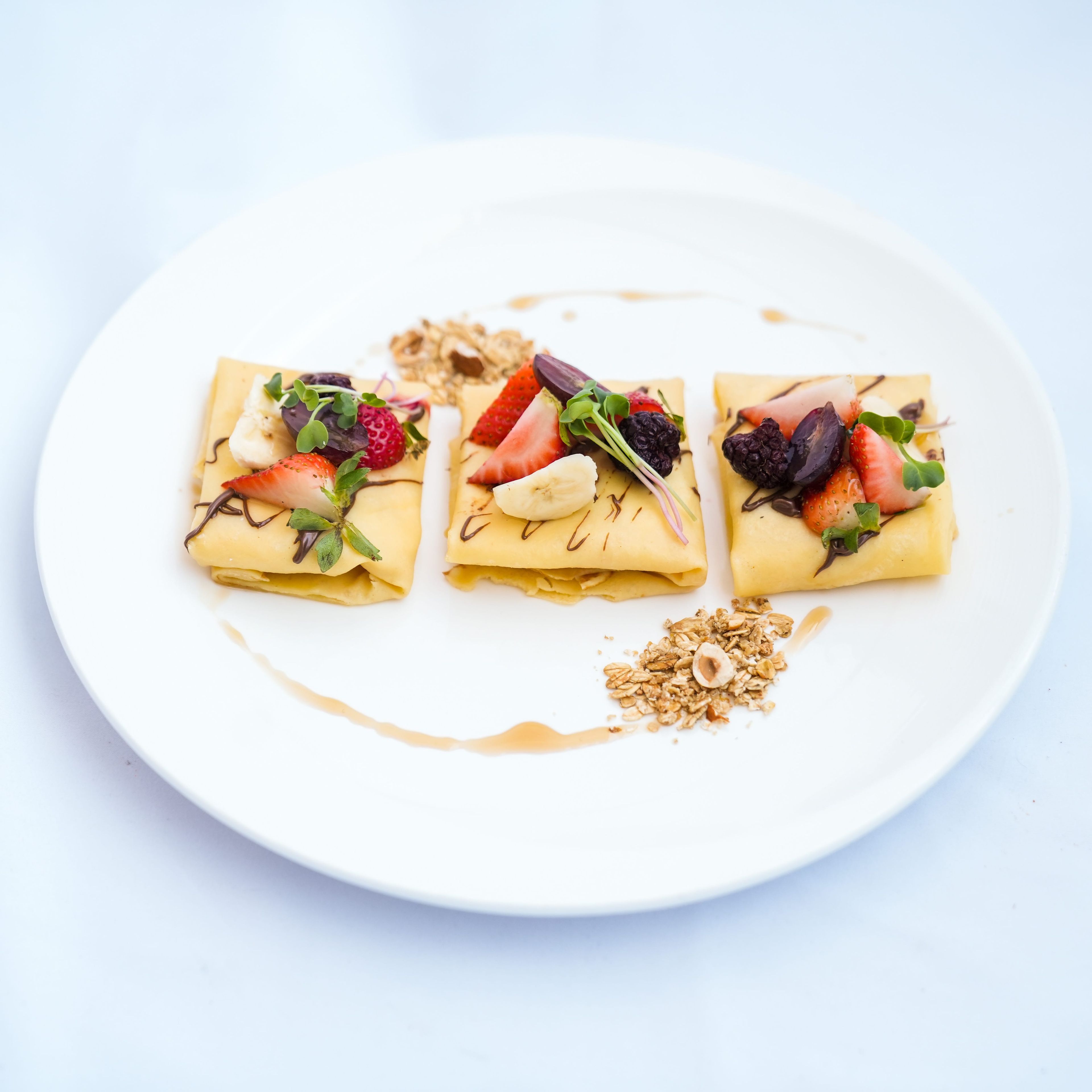 کرپ نوتلا با میوه‌های فصل