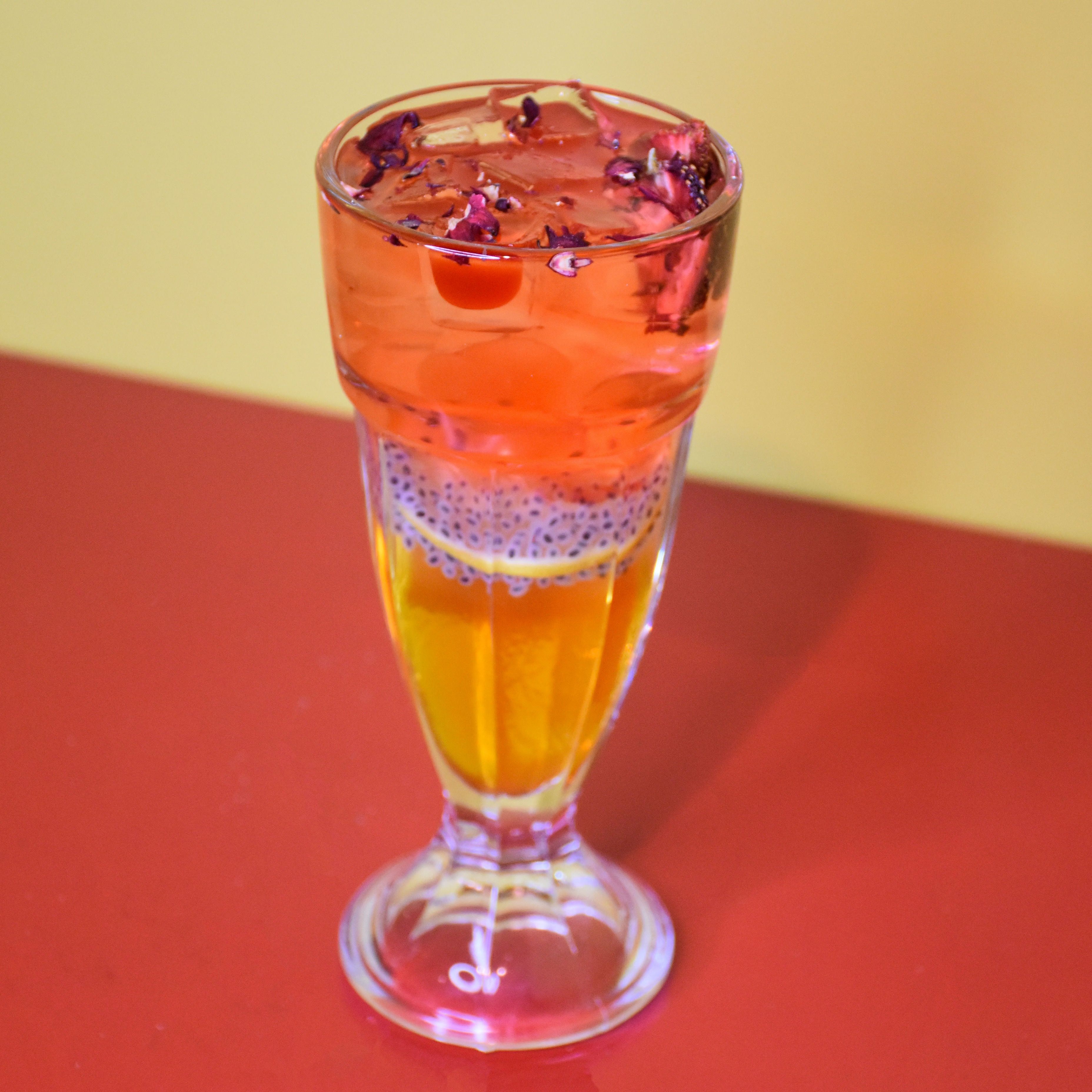 شربت بیدمشک و بهار نارنج