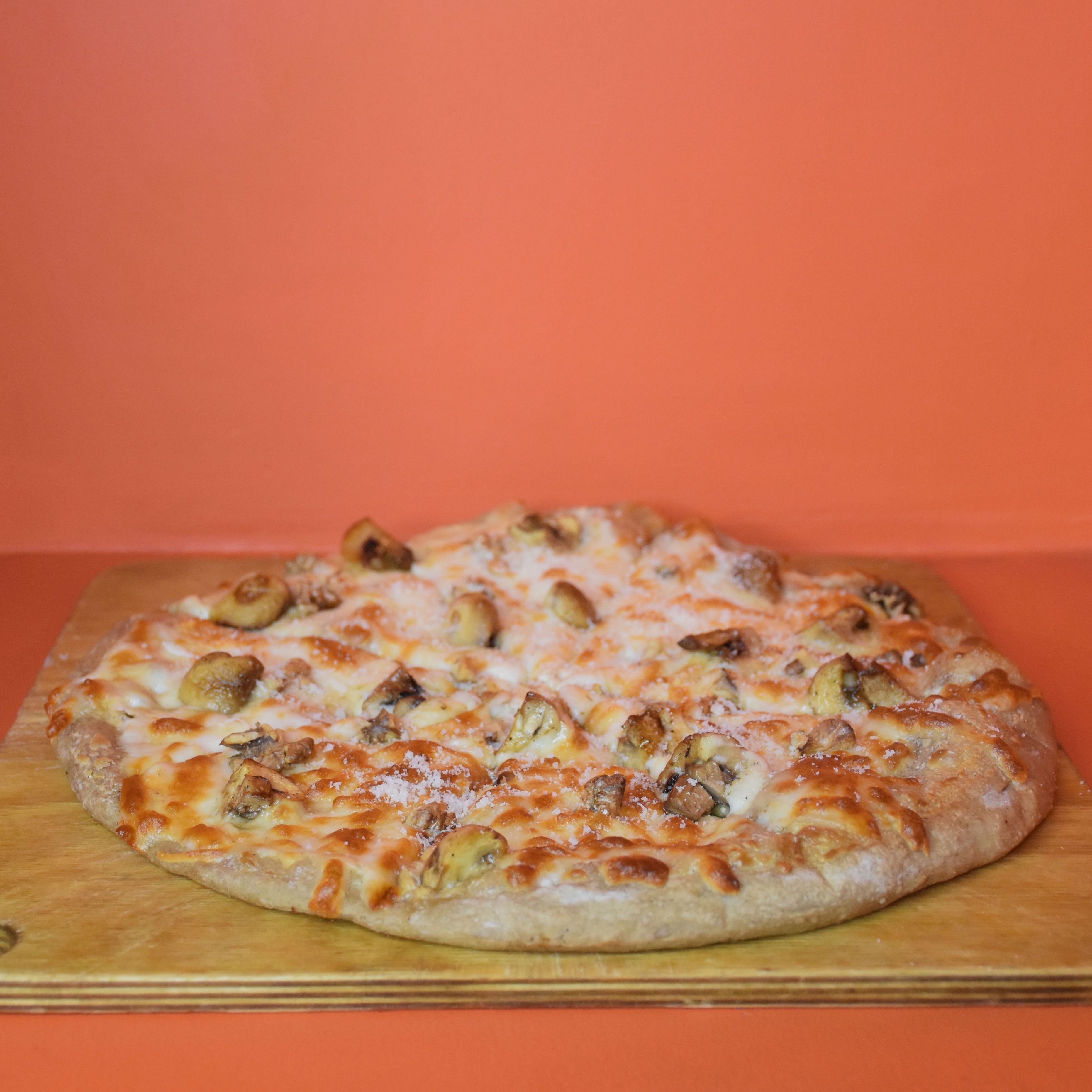 پیتزا قارچ و خامه