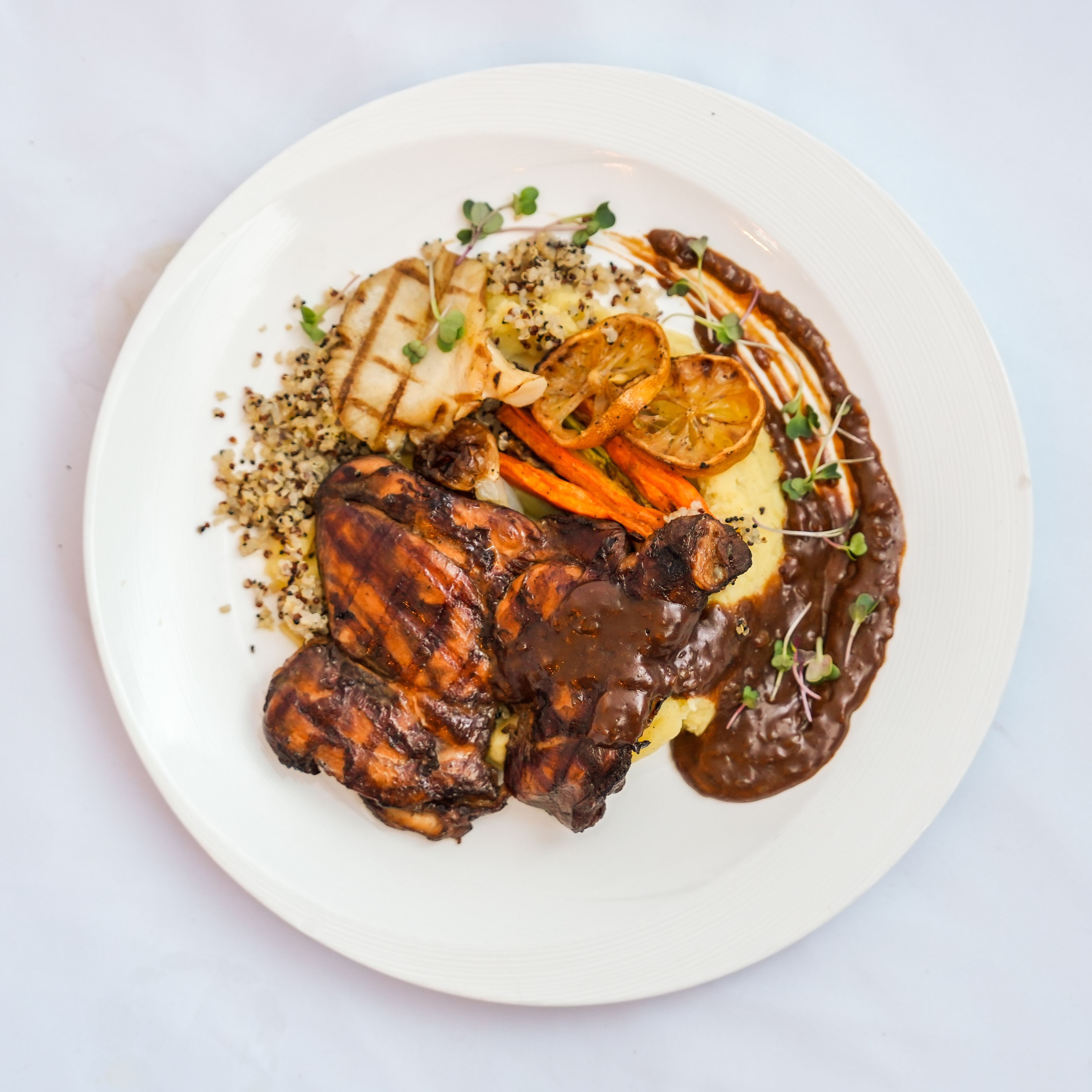 استیک ران مرغ تایلندی با سس ساتای