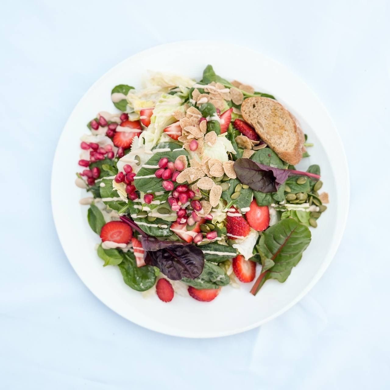 سالاد اسفناج با درسینگ بری 