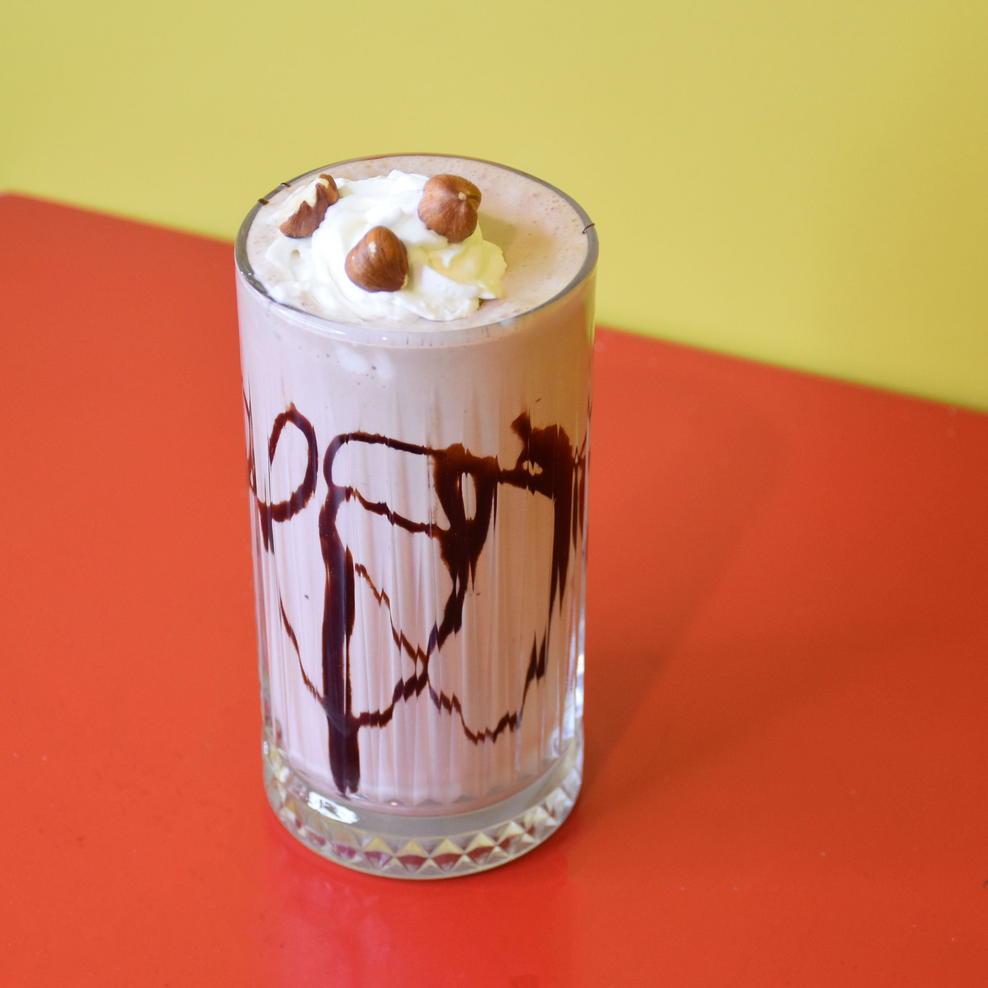 شیک شکلات فندقی