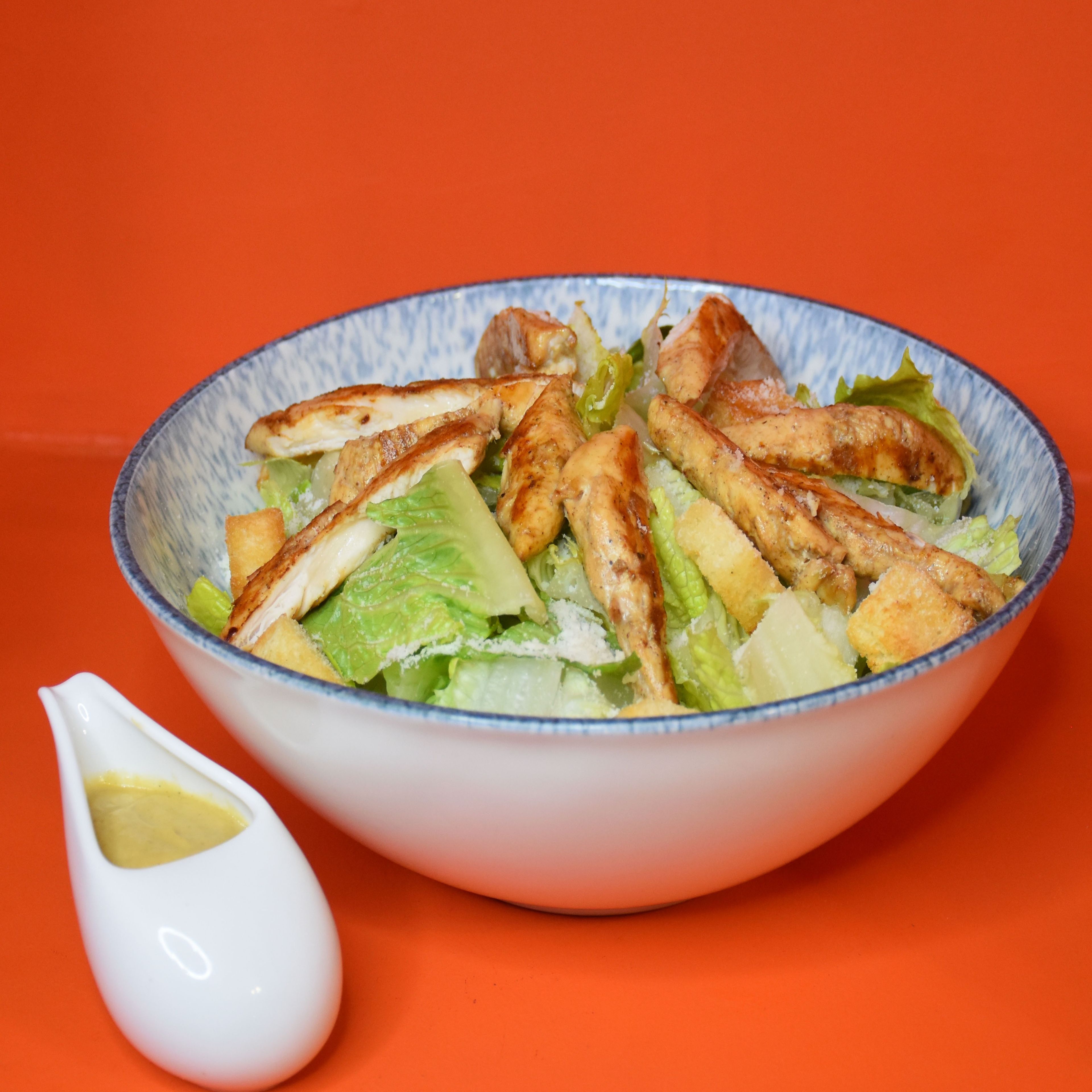 سالاد سزار با مرغ گریل